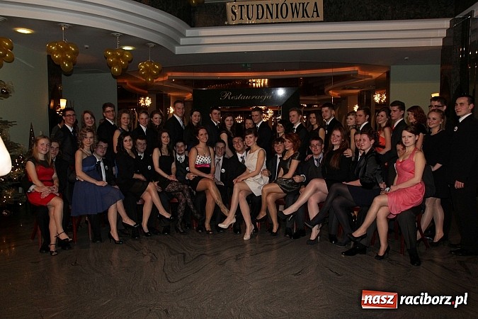 Zdjęcie w galerii na portalu naszraciborz.pl: 100 dni do matury, czyli studniówka raciborskiego Mechanika w Amadeusie wiadomości z regionu