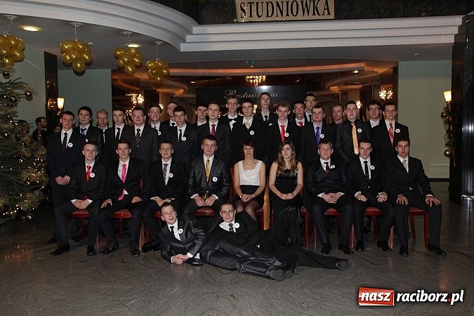 Zdjęcie w galerii na portalu naszraciborz.pl: 100 dni do matury, czyli studniówka raciborskiego Mechanika w Amadeusie wiadomości z regionu