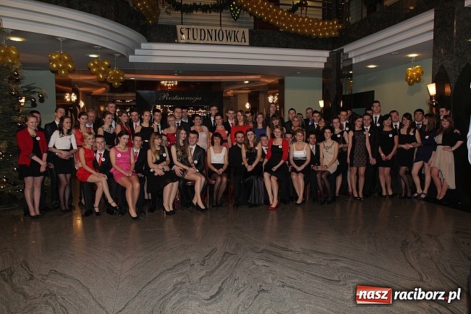 Zdjęcie w galerii na portalu naszraciborz.pl: 100 dni do matury, czyli studniówka raciborskiego Mechanika w Amadeusie wiadomości z regionu