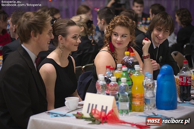 Zdjęcie w galerii na portalu naszraciborz.pl: Bal maturalny II LO im. Adama Mickiewicza wiadomości z regionu