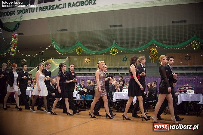 Zdjęcie w galerii na portalu naszraciborz.pl: Bal maturalny II LO im. Adama Mickiewicza wiadomości z regionu