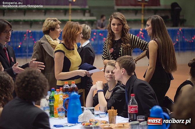 Zdjęcie w galerii na portalu naszraciborz.pl: Bal maturalny II LO im. Adama Mickiewicza wiadomości z regionu
