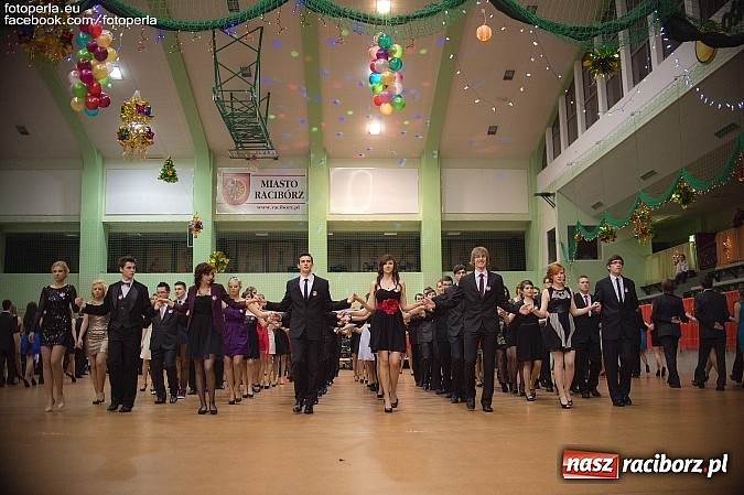 Zdjęcie w galerii na portalu naszraciborz.pl: Bal maturalny II LO im. Adama Mickiewicza wiadomości z regionu