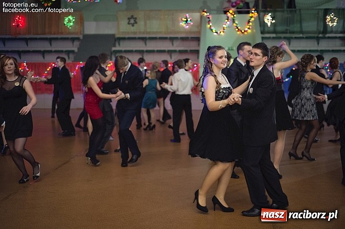 Zdjęcie w galerii na portalu naszraciborz.pl: Bal maturalny II LO im. Adama Mickiewicza wiadomości z regionu