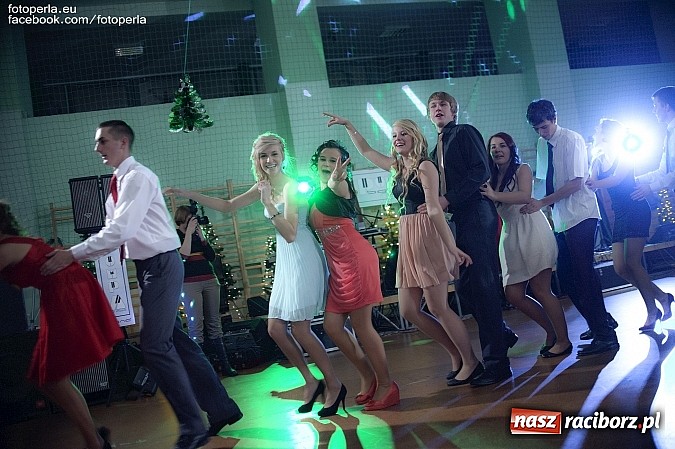 Zdjęcie w galerii na portalu naszraciborz.pl: Bal maturalny II LO im. Adama Mickiewicza wiadomości z regionu