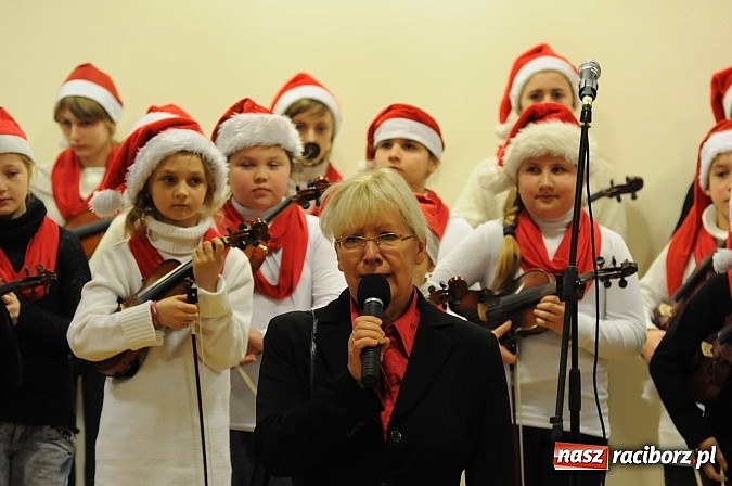 Zdjęcie w galerii na portalu naszraciborz.pl: Radosne koncertowanie na raciborskim zamku wiadomości z regionu