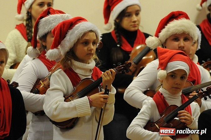 Zdjęcie w galerii na portalu naszraciborz.pl: Radosne koncertowanie na raciborskim zamku wiadomości z regionu