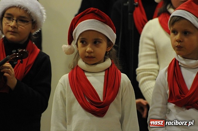 Zdjęcie w galerii na portalu naszraciborz.pl: Radosne koncertowanie na raciborskim zamku wiadomości z regionu