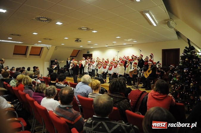 Zdjęcie w galerii na portalu naszraciborz.pl: Radosne koncertowanie na raciborskim zamku wiadomości z regionu