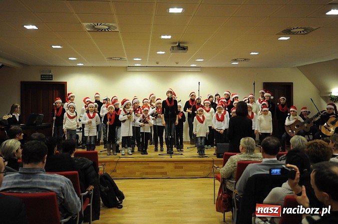 Zdjęcie w galerii na portalu naszraciborz.pl: Radosne koncertowanie na raciborskim zamku wiadomości z regionu