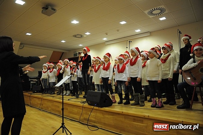 Zdjęcie w galerii na portalu naszraciborz.pl: Radosne koncertowanie na raciborskim zamku wiadomości z regionu