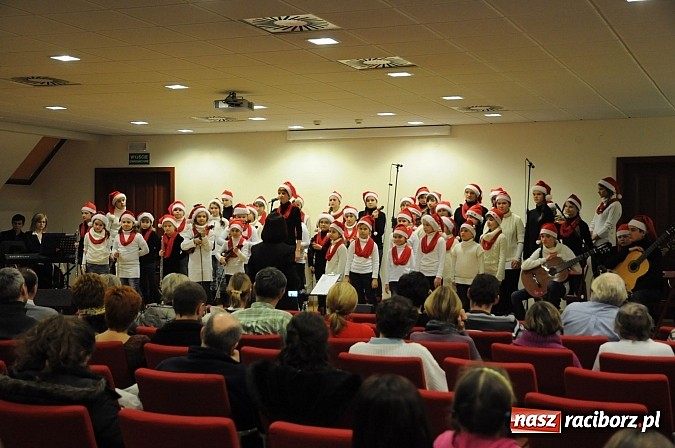 Zdjęcie w galerii na portalu naszraciborz.pl: Radosne koncertowanie na raciborskim zamku wiadomości z regionu