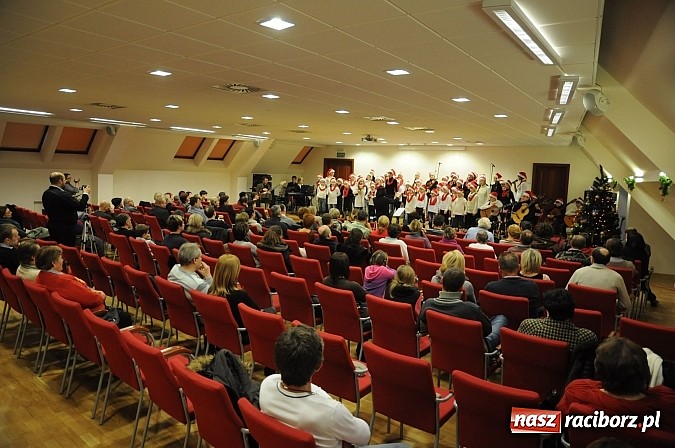 Zdjęcie w galerii na portalu naszraciborz.pl: Radosne koncertowanie na raciborskim zamku wiadomości z regionu