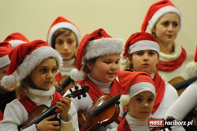 Zdjęcie w galerii na portalu naszraciborz.pl: Radosne koncertowanie na raciborskim zamku wiadomości z regionu