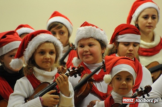 Zdjęcie w galerii na portalu naszraciborz.pl: Radosne koncertowanie na raciborskim zamku wiadomości z regionu