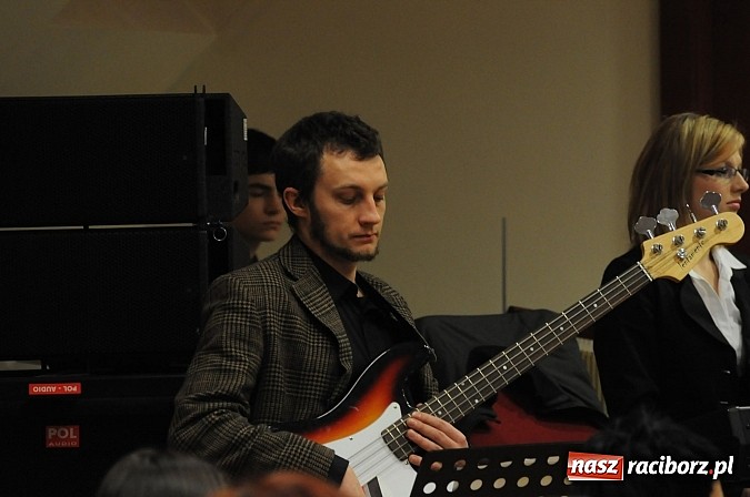 Zdjęcie w galerii na portalu naszraciborz.pl: Radosne koncertowanie na raciborskim zamku wiadomości z regionu