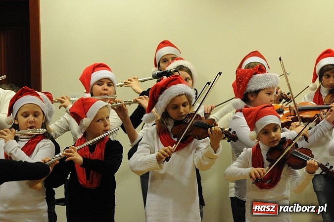 Zdjęcie w galerii na portalu naszraciborz.pl: Radosne koncertowanie na raciborskim zamku wiadomości z regionu