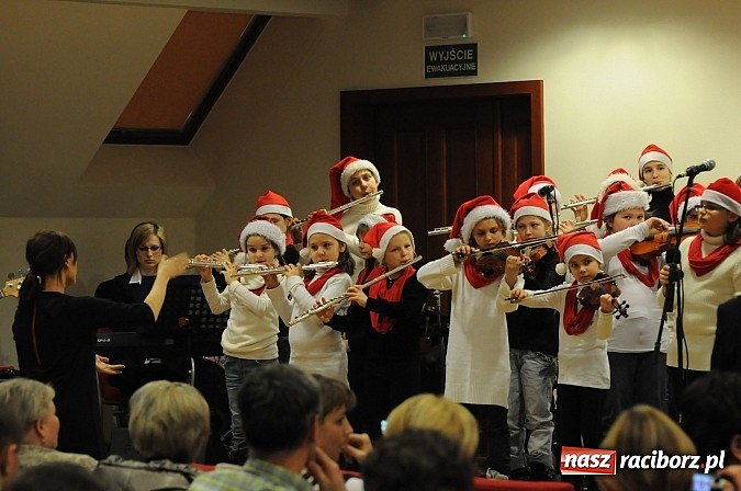 Zdjęcie w galerii na portalu naszraciborz.pl: Radosne koncertowanie na raciborskim zamku wiadomości z regionu