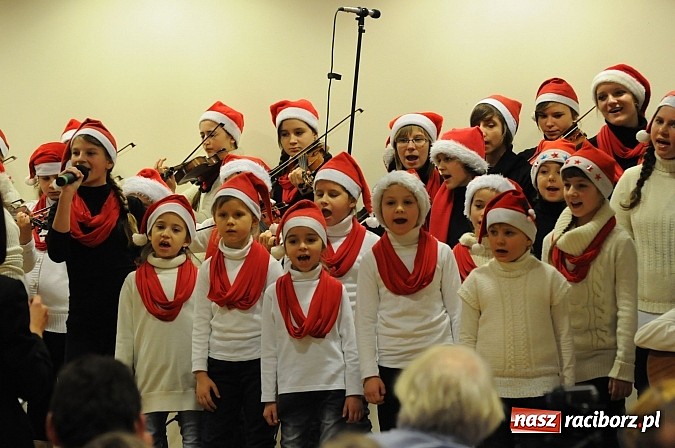 Zdjęcie w galerii na portalu naszraciborz.pl: Radosne koncertowanie na raciborskim zamku wiadomości z regionu
