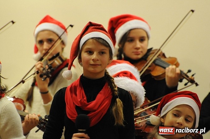 Zdjęcie w galerii na portalu naszraciborz.pl: Radosne koncertowanie na raciborskim zamku wiadomości z regionu