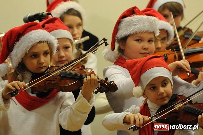 Zdjęcie w galerii na portalu naszraciborz.pl: Radosne koncertowanie na raciborskim zamku wiadomości z regionu