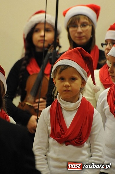 Zdjęcie w galerii na portalu naszraciborz.pl: Radosne koncertowanie na raciborskim zamku wiadomości z regionu
