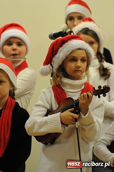 Zdjęcie w galerii na portalu naszraciborz.pl: Radosne koncertowanie na raciborskim zamku wiadomości z regionu