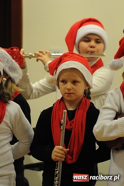 Zdjęcie w galerii na portalu naszraciborz.pl: Radosne koncertowanie na raciborskim zamku wiadomości z regionu