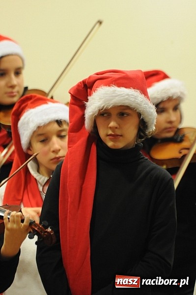 Zdjęcie w galerii na portalu naszraciborz.pl: Radosne koncertowanie na raciborskim zamku wiadomości z regionu