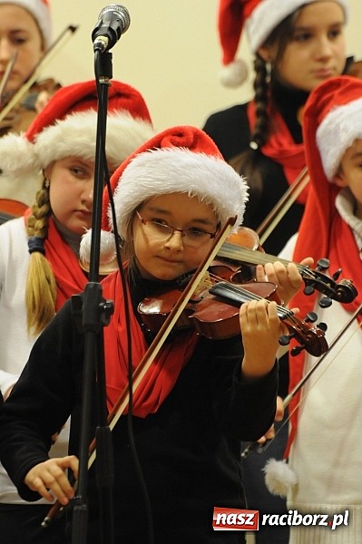Zdjęcie w galerii na portalu naszraciborz.pl: Radosne koncertowanie na raciborskim zamku wiadomości z regionu