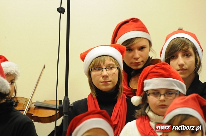 Zdjęcie w galerii na portalu naszraciborz.pl: Radosne koncertowanie na raciborskim zamku wiadomości z regionu