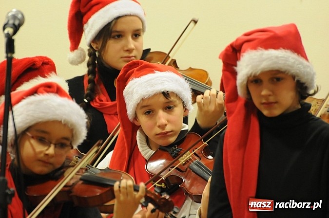Zdjęcie w galerii na portalu naszraciborz.pl: Radosne koncertowanie na raciborskim zamku wiadomości z regionu