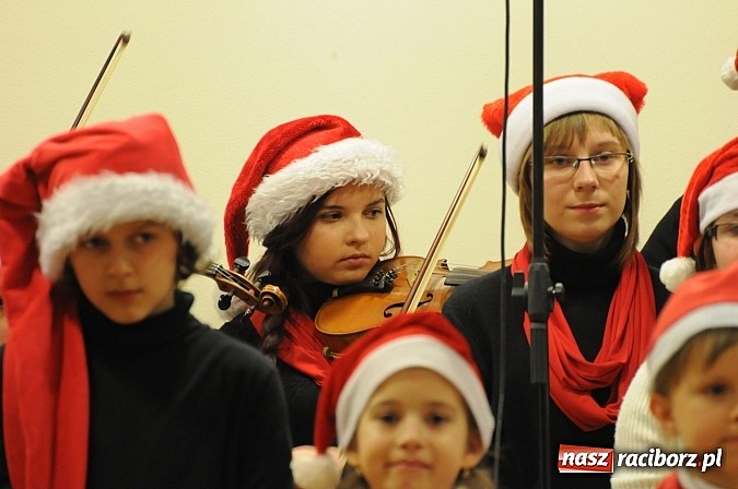 Zdjęcie w galerii na portalu naszraciborz.pl: Radosne koncertowanie na raciborskim zamku wiadomości z regionu