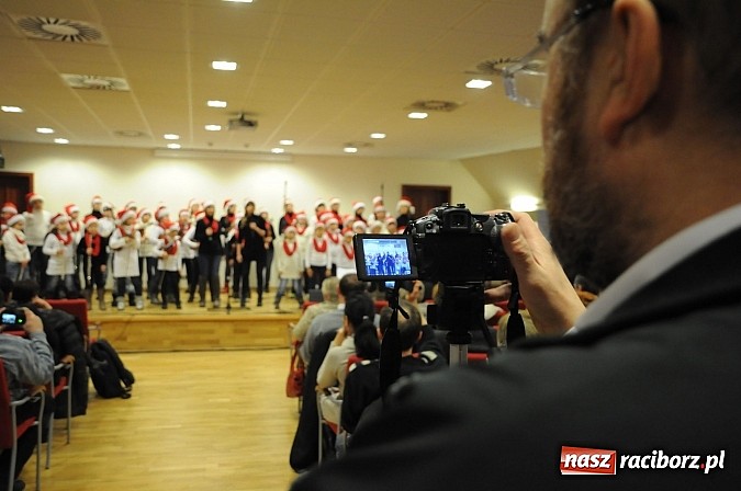 Zdjęcie w galerii na portalu naszraciborz.pl: Radosne koncertowanie na raciborskim zamku wiadomości z regionu