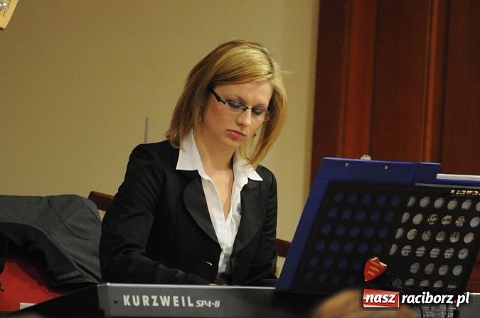 Zdjęcie w galerii na portalu naszraciborz.pl: Radosne koncertowanie na raciborskim zamku wiadomości z regionu