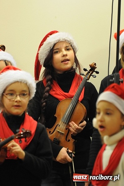 Zdjęcie w galerii na portalu naszraciborz.pl: Radosne koncertowanie na raciborskim zamku wiadomości z regionu