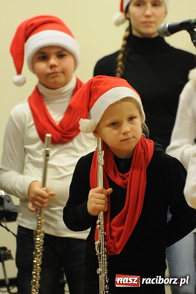Zdjęcie w galerii na portalu naszraciborz.pl: Radosne koncertowanie na raciborskim zamku wiadomości z regionu