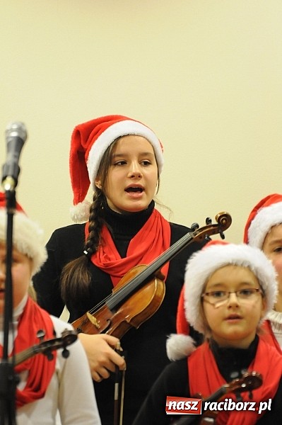 Zdjęcie w galerii na portalu naszraciborz.pl: Radosne koncertowanie na raciborskim zamku wiadomości z regionu