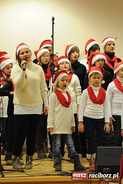 Zdjęcie w galerii na portalu naszraciborz.pl: Radosne koncertowanie na raciborskim zamku wiadomości z regionu