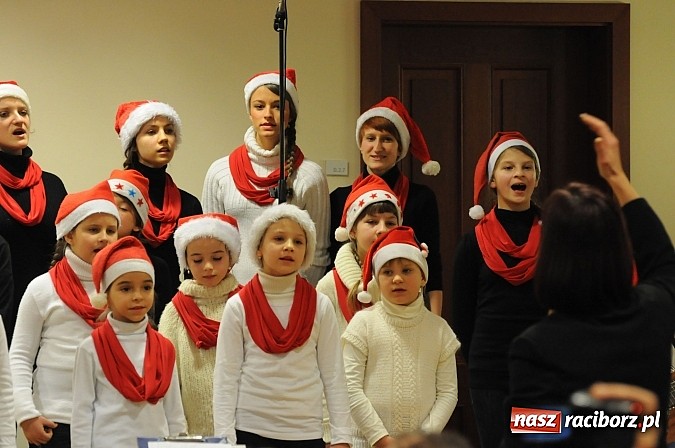 Zdjęcie w galerii na portalu naszraciborz.pl: Radosne koncertowanie na raciborskim zamku wiadomości z regionu