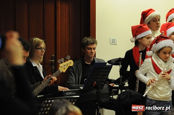 Zdjęcie w galerii na portalu naszraciborz.pl: Radosne koncertowanie na raciborskim zamku wiadomości z regionu