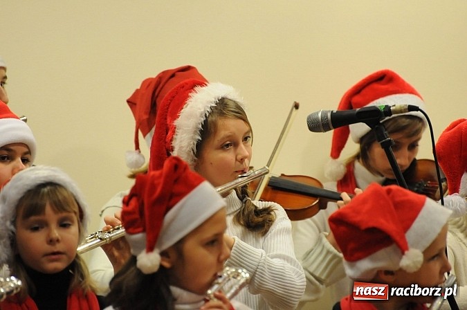 Zdjęcie w galerii na portalu naszraciborz.pl: Radosne koncertowanie na raciborskim zamku wiadomości z regionu