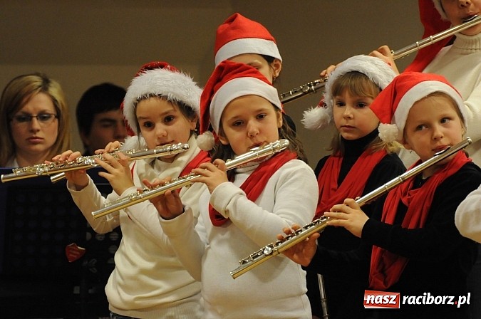Zdjęcie w galerii na portalu naszraciborz.pl: Radosne koncertowanie na raciborskim zamku wiadomości z regionu