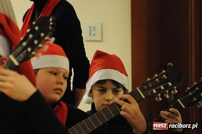 Zdjęcie w galerii na portalu naszraciborz.pl: Radosne koncertowanie na raciborskim zamku wiadomości z regionu