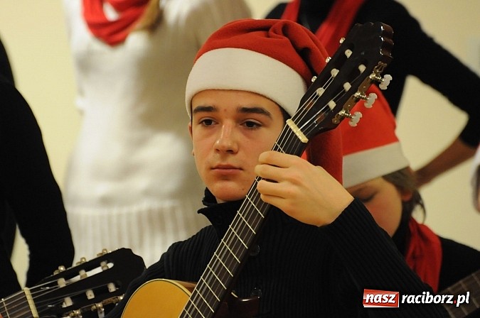 Zdjęcie w galerii na portalu naszraciborz.pl: Radosne koncertowanie na raciborskim zamku wiadomości z regionu