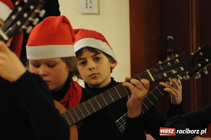 Zdjęcie w galerii na portalu naszraciborz.pl: Radosne koncertowanie na raciborskim zamku wiadomości z regionu