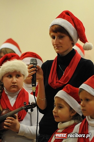 Zdjęcie w galerii na portalu naszraciborz.pl: Radosne koncertowanie na raciborskim zamku wiadomości z regionu