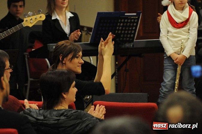 Zdjęcie w galerii na portalu naszraciborz.pl: Radosne koncertowanie na raciborskim zamku wiadomości z regionu
