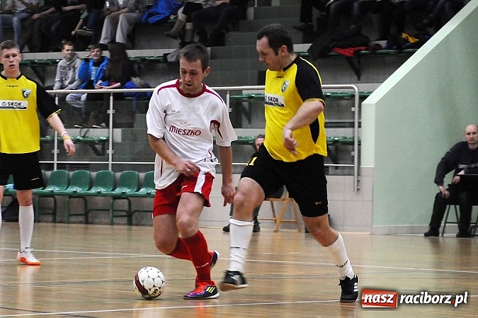 Zdjęcie w galerii na portalu naszraciborz.pl: HLPN: Canarinhos prowadzą w grupie mistrzowskiej wiadomości z regionu