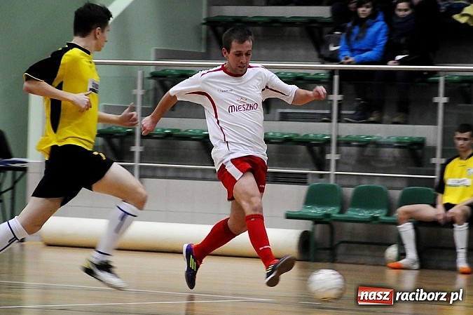 Zdjęcie w galerii na portalu naszraciborz.pl: HLPN: Canarinhos prowadzą w grupie mistrzowskiej wiadomości z regionu